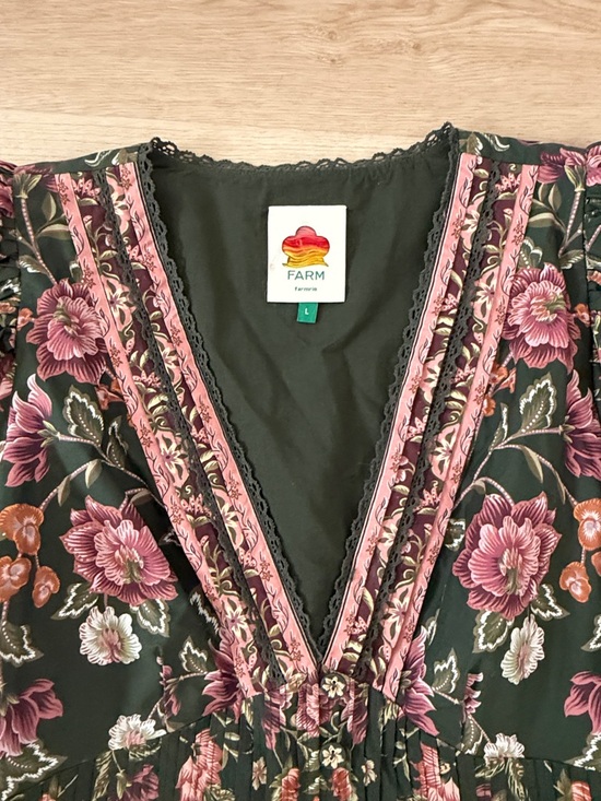Farm Rio V-Neck Peasant Top in Olive and Dusty Rose - Picture 3 of 11